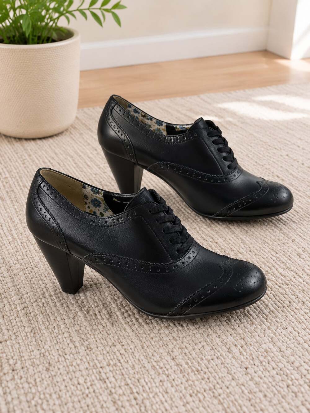 American Eagle Black Wingtip Brogue Oxford Heels Lace Up Shoes Womens 12